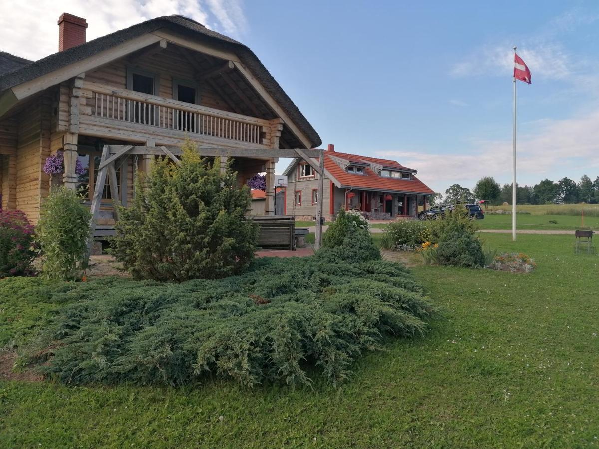 Guest House Unguri Stalbe Buitenkant foto