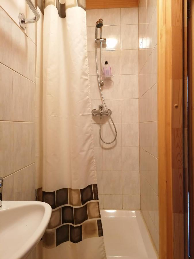 Guest House Unguri Stalbe Buitenkant foto